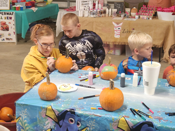 Despite the rain, Pumpkin Festival goes on Despite the rain, Pumpkin Festival goes on